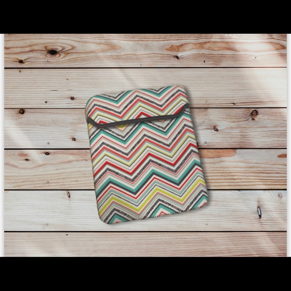 Thirty- One Tote A Tablet in Party Punch.